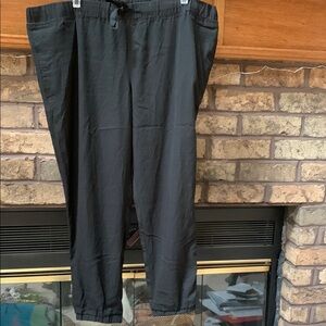 Womens New York and company black pants nwot Size 16 jogger style ankle pants
